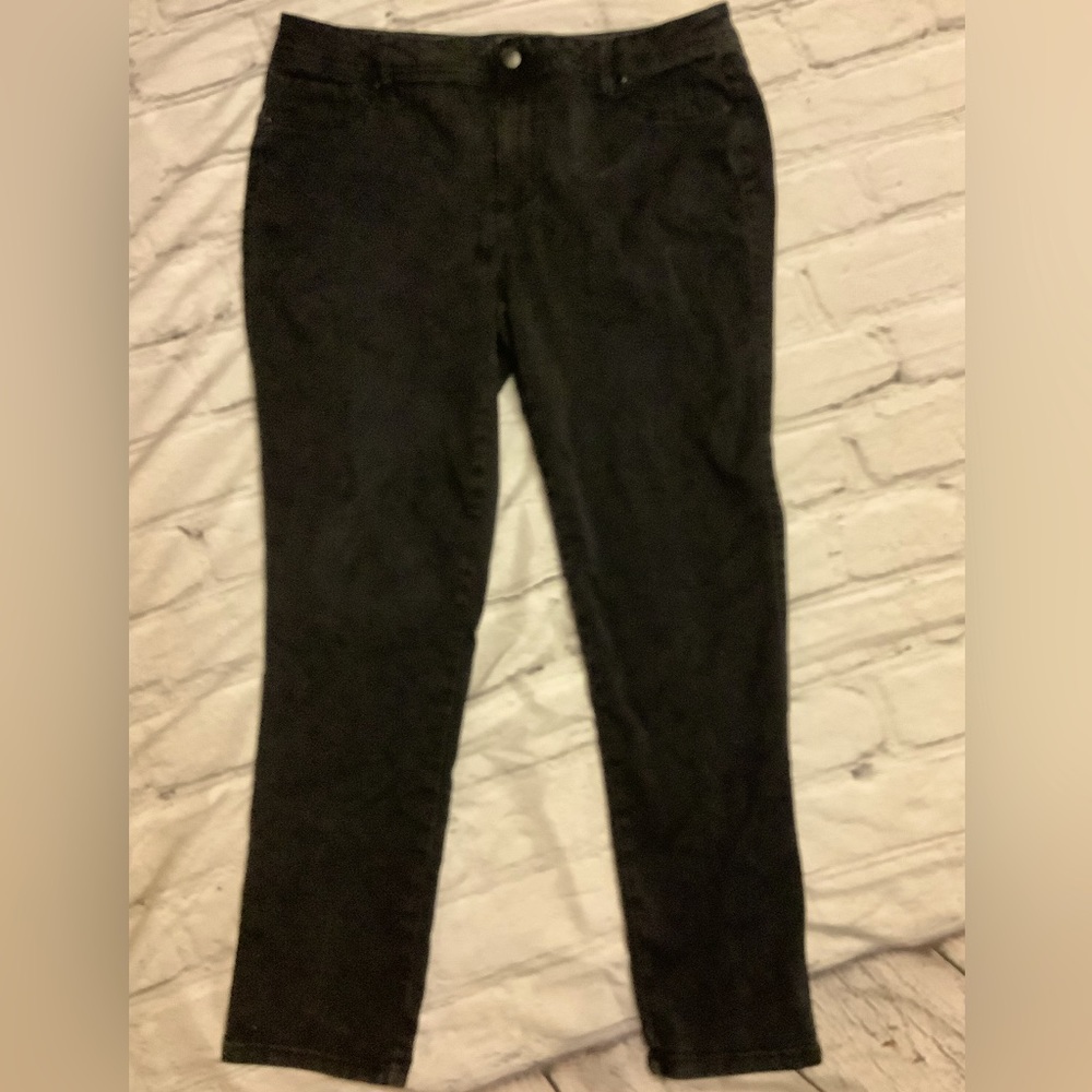 AVENUE DENIM SKINNY JEANS.